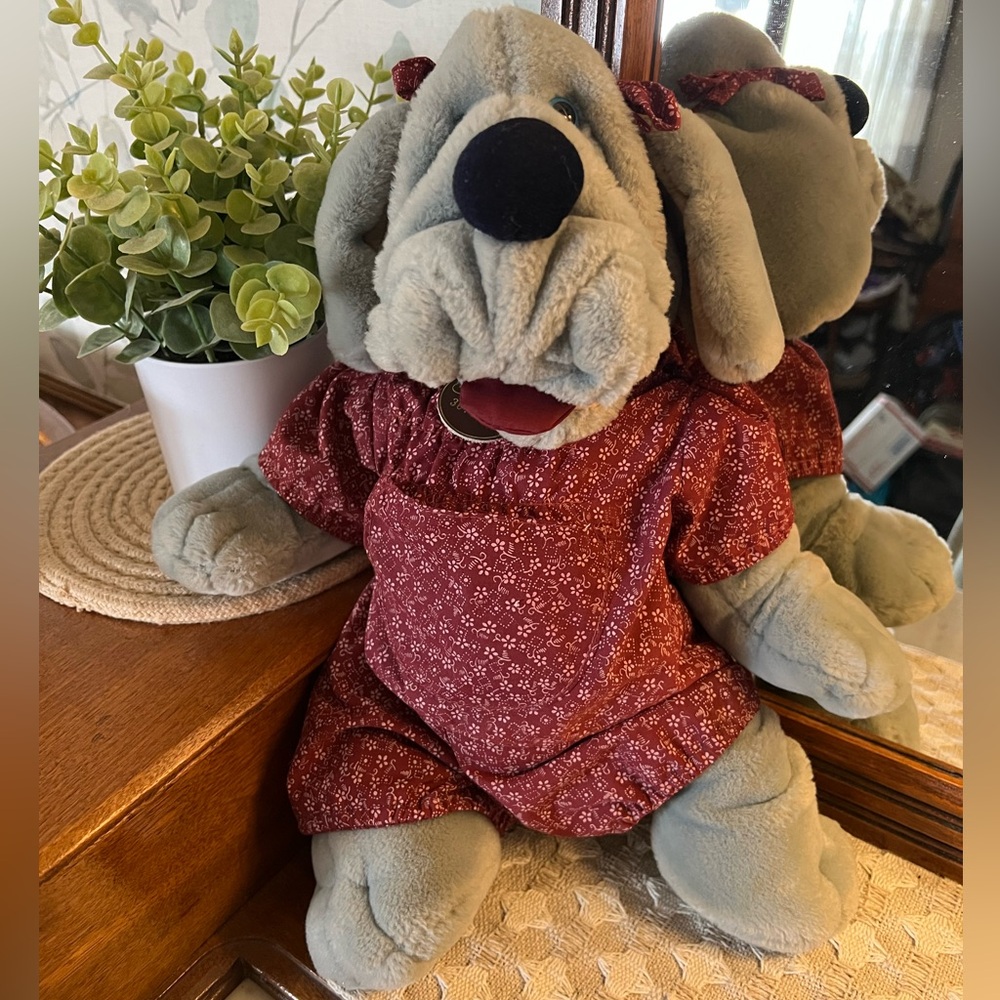 GANZ BROS. Vintage 1981Wrinkles Dog Hand‎ Puppet Plushie Floral Outfit Maroon